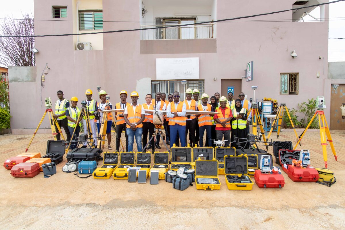 L'équipe CGEDS et son parc d'instruments de mesure